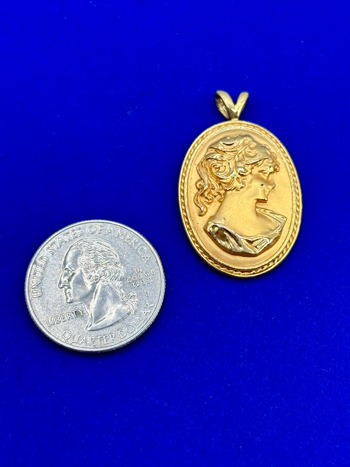 Gold Tone Cameo Pendant