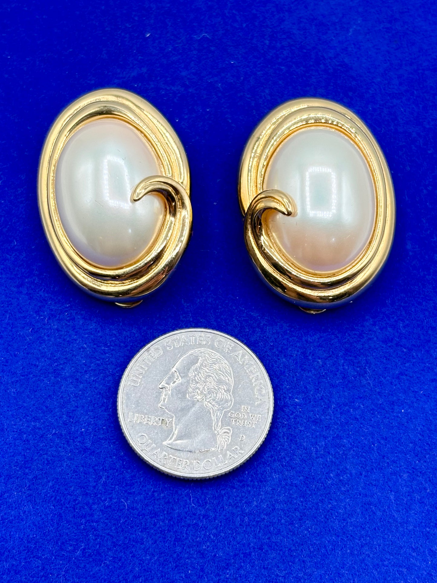 Vintage Gold Tone Les Bernard Pearl Clip Ons