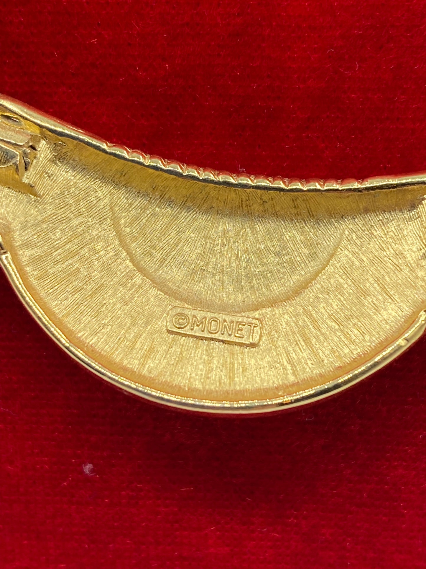 Vintage Monet Cream Enamel & Gold Tone Necklace