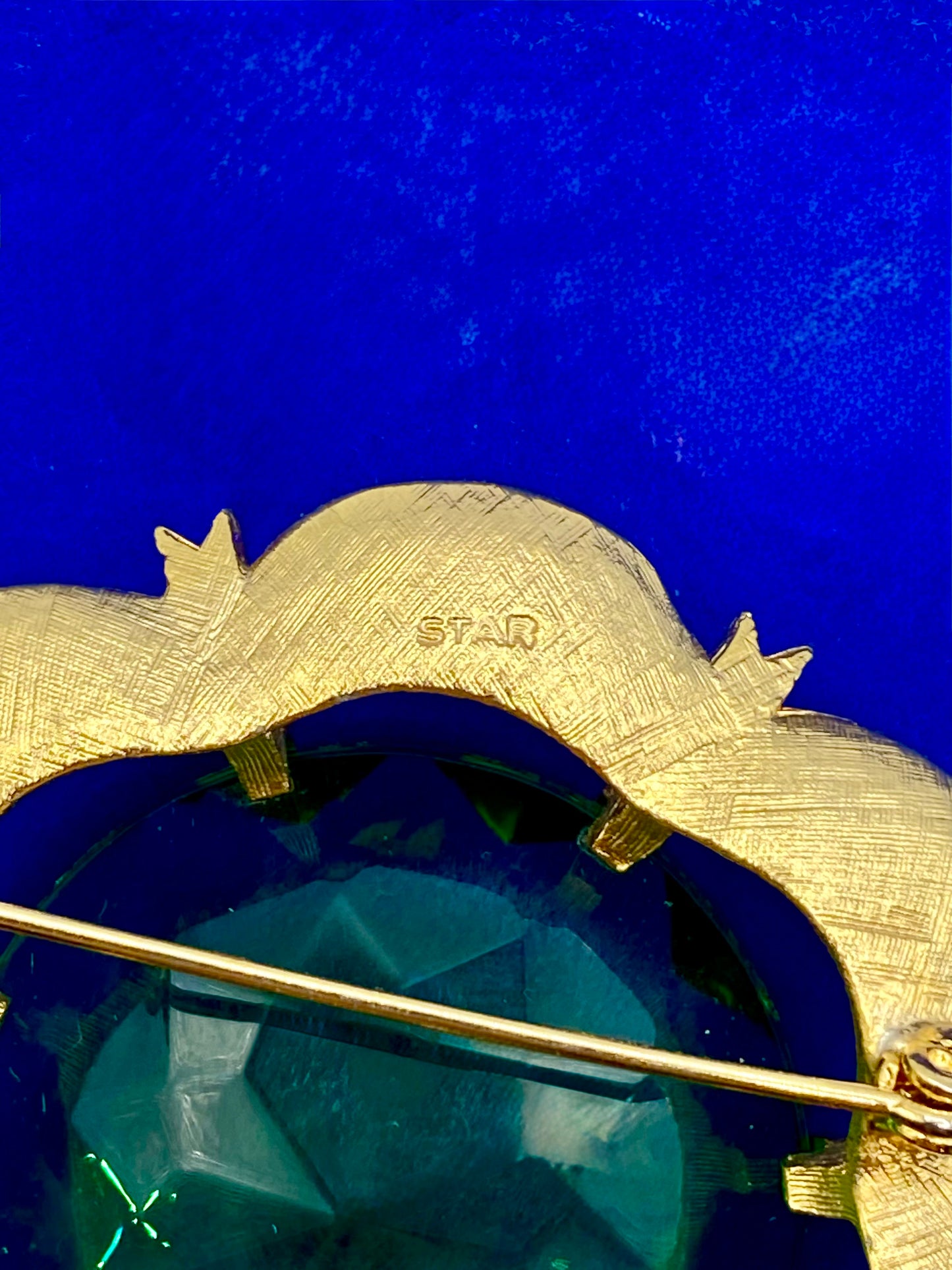 Vintage STAR Green Givre Glass Gold Tone Brooch