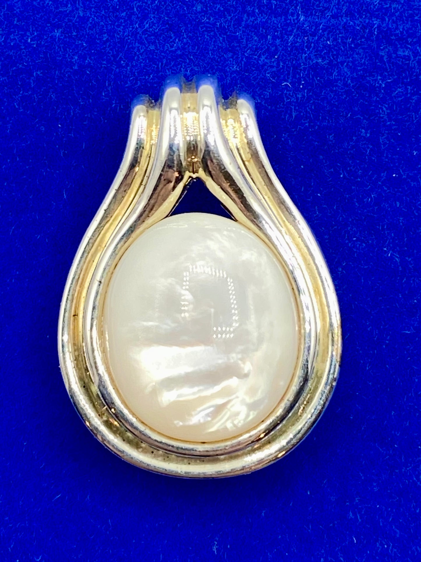 Sterling Silver GV Mother of Pearl Pendant