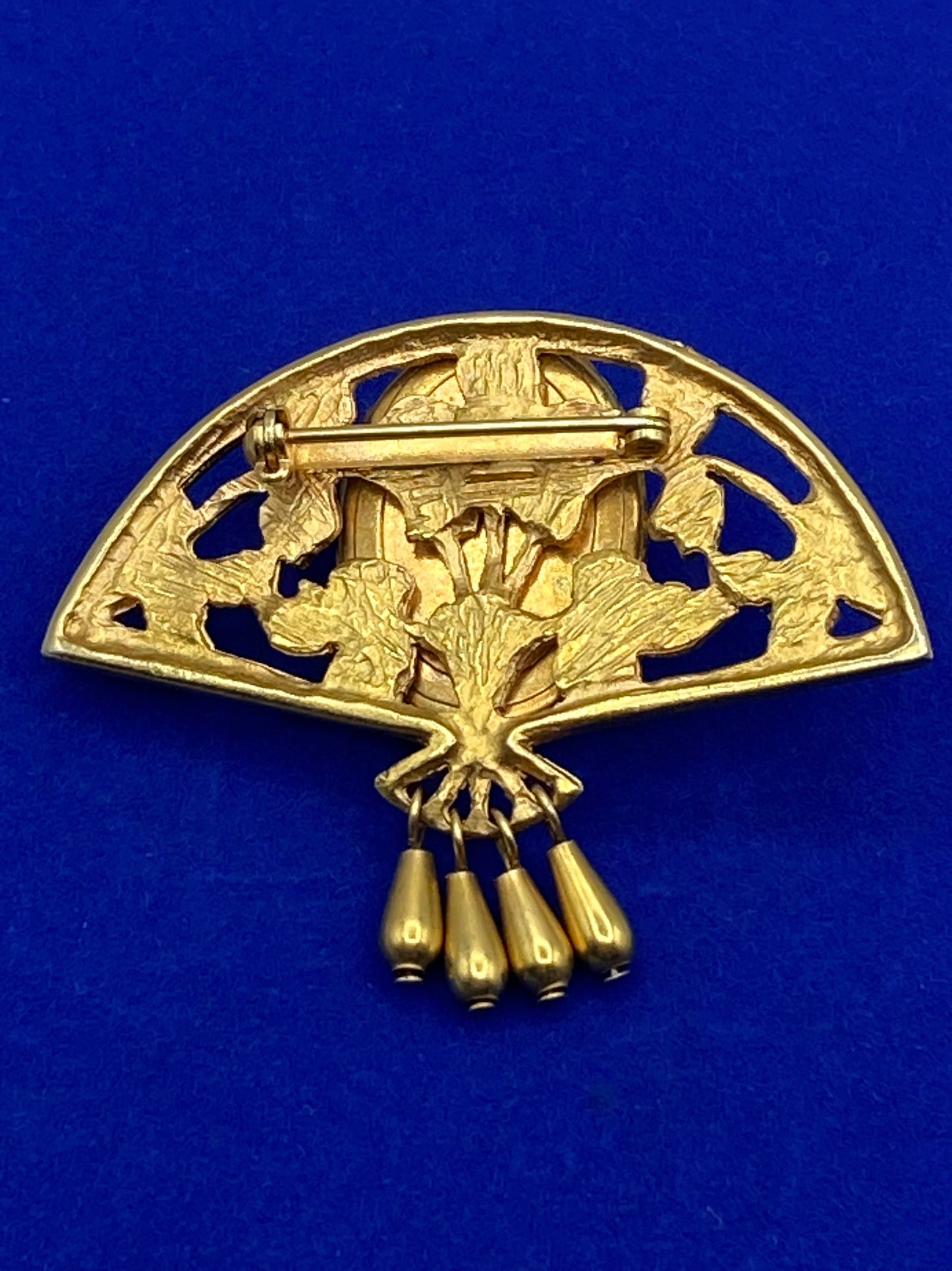 Gold Tone Cameo Brooch