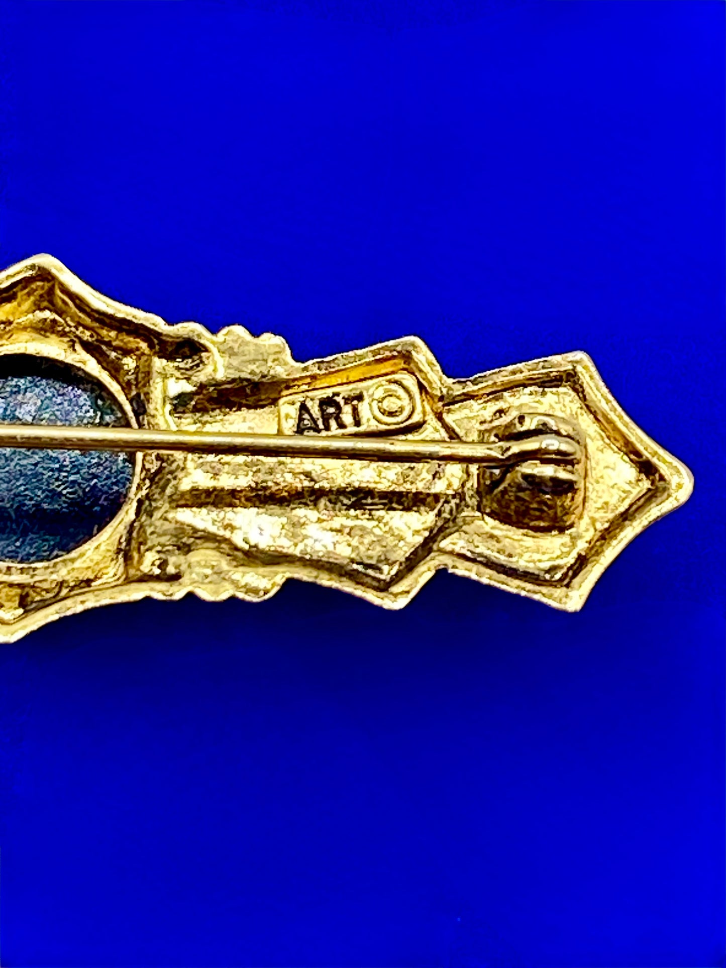 Vintage ART Gold Tone Intaligo Bar Brooch