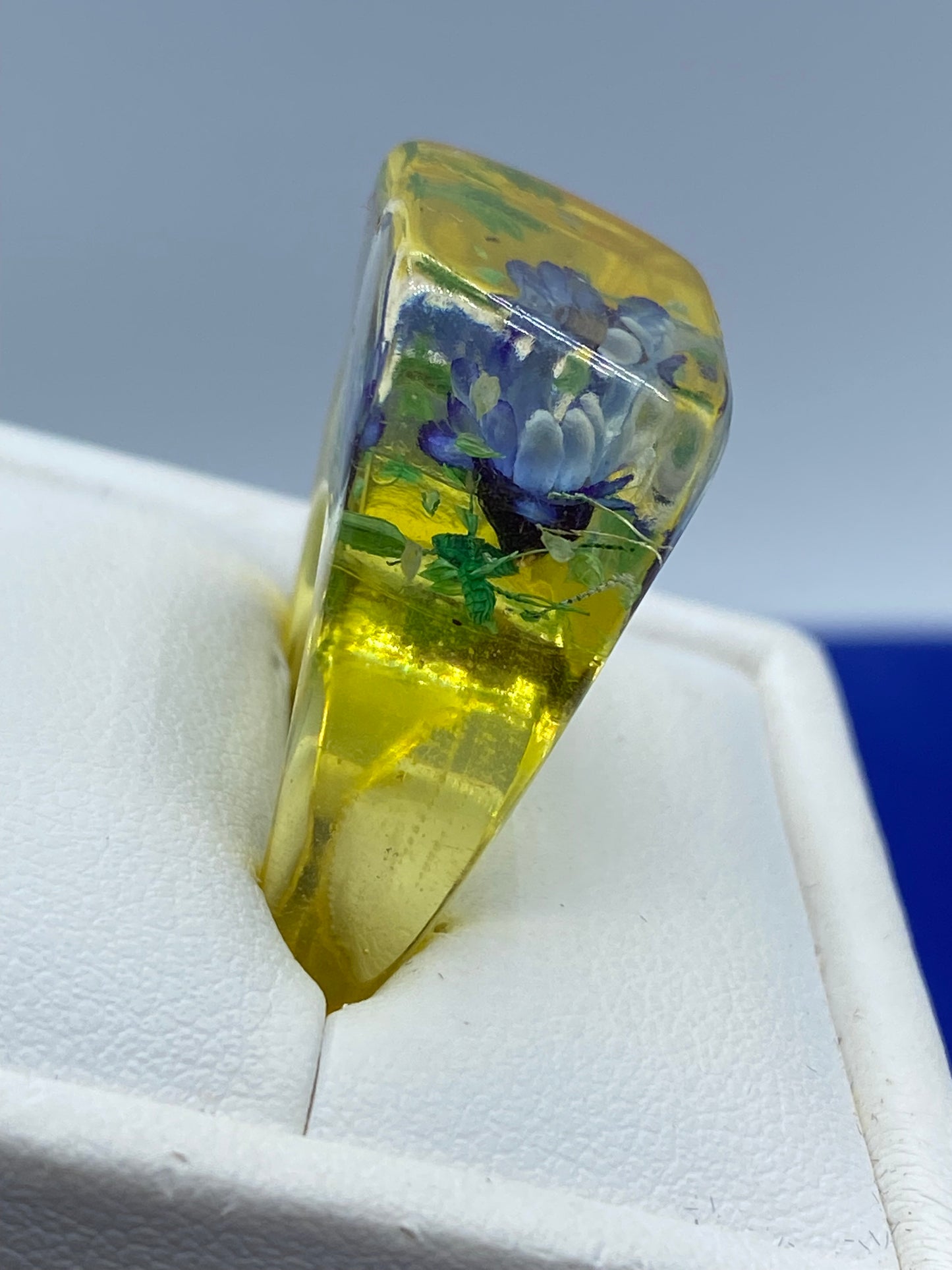 Vintage Lucite Floral Ring