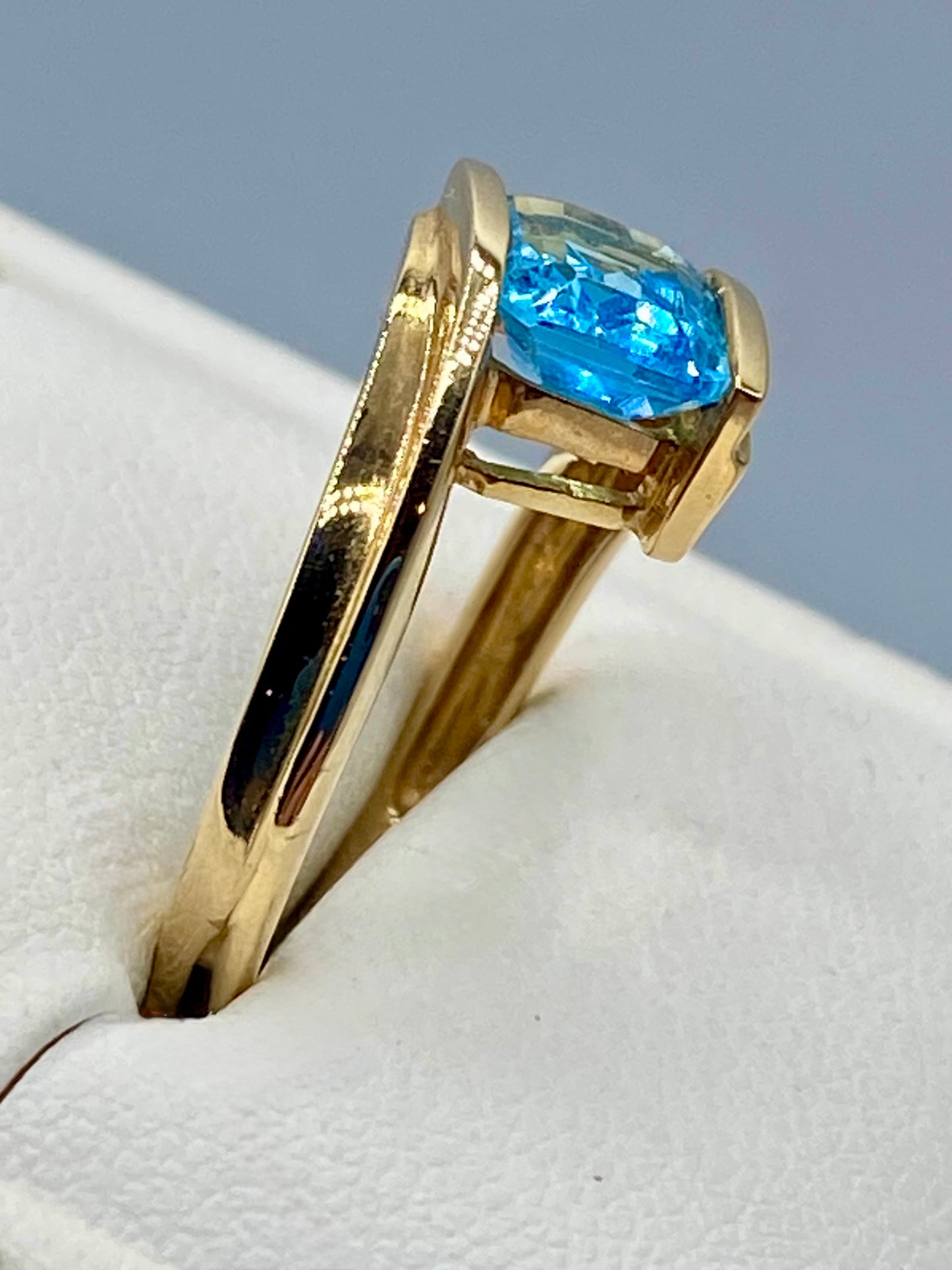 10K Gold Light Blue Topaz Ring
