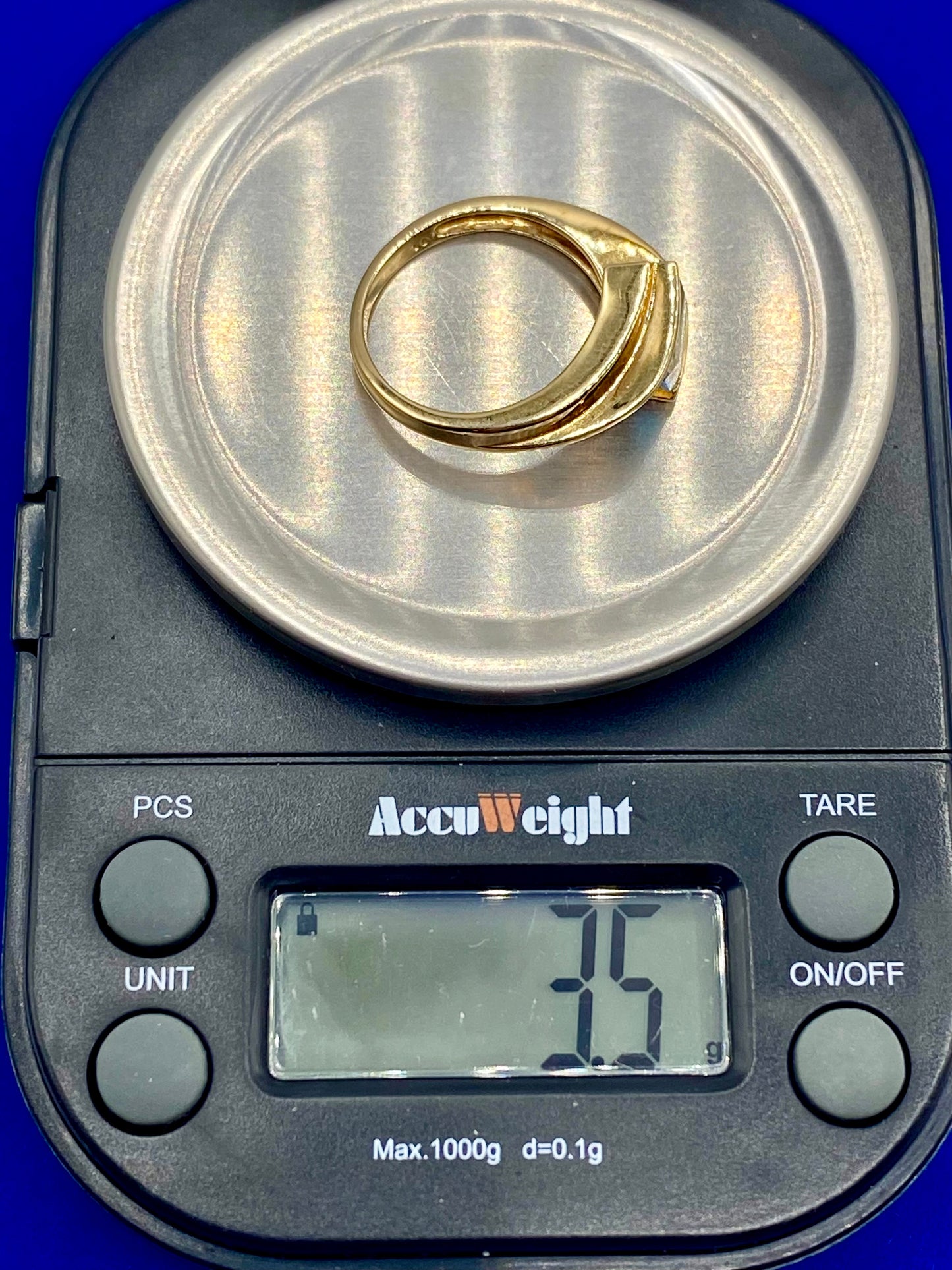 10K Gold Light Blue Topaz Ring