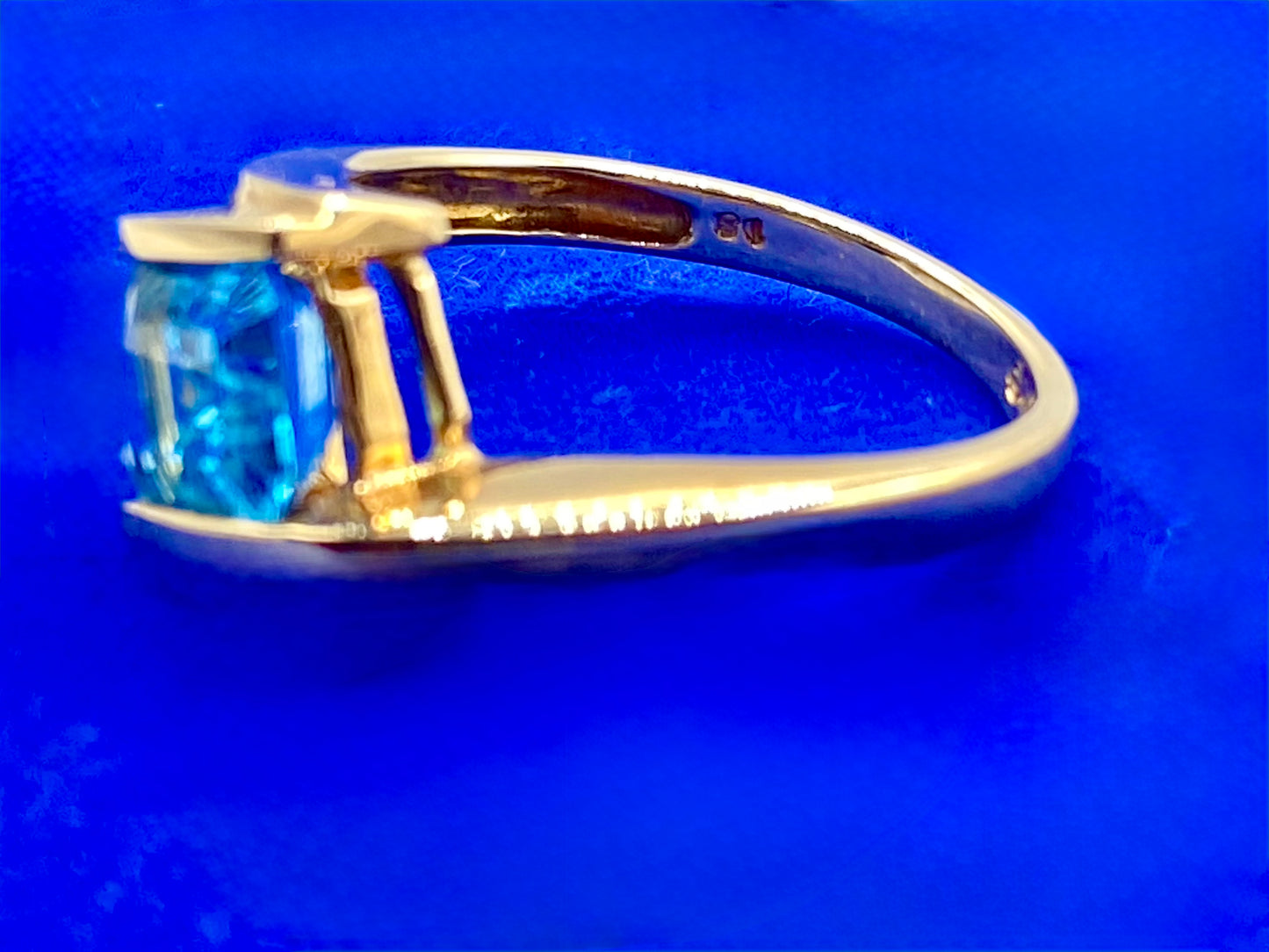 10K Gold Light Blue Topaz Ring