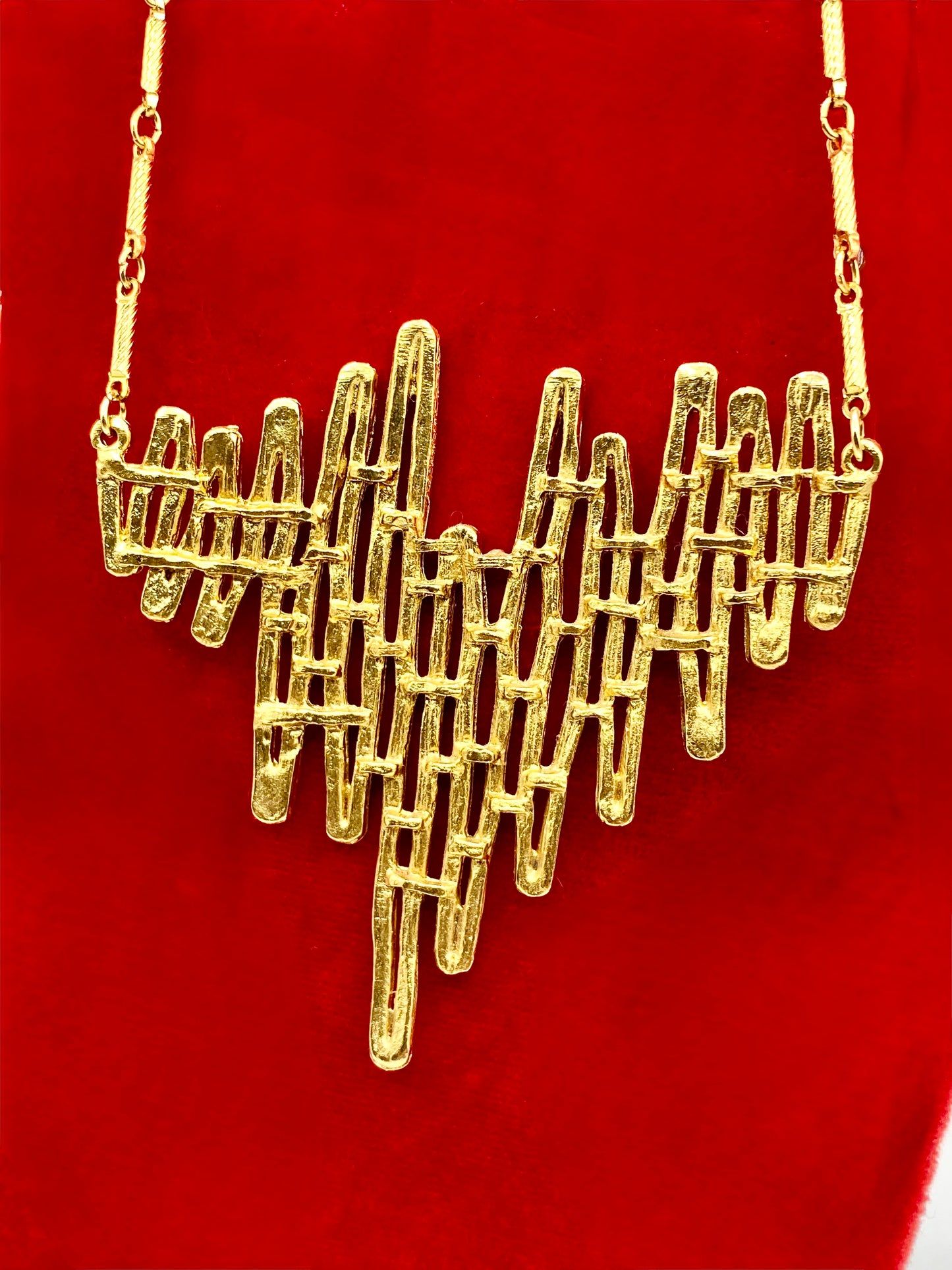 Vintage Celebrity NY Gold Tone Brutalist Necklace