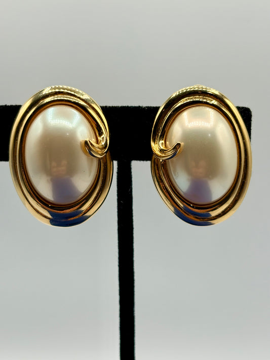 Vintage Gold Tone Les Bernard Pearl Clip Ons