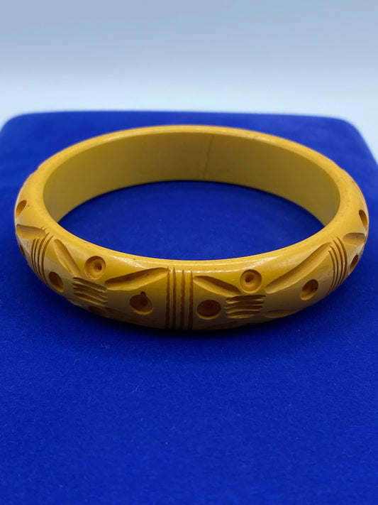 Vintage Carved Bakelite Bangle Bracelet