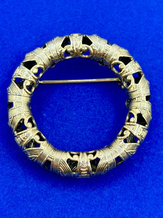 Vintage JBW Just The Right Thing Gold Tone Circle Brooch