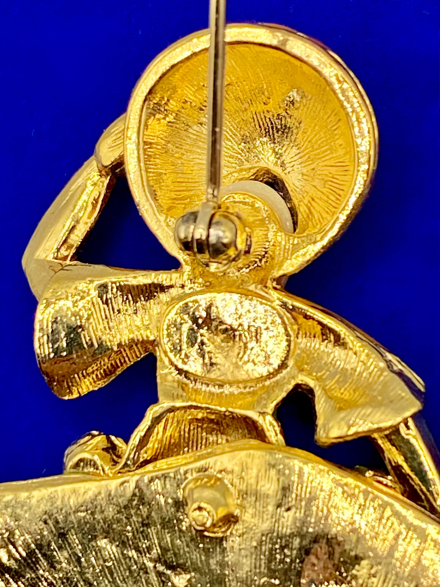 Joan Rivers Magic Flying Carpet Genie Brooch