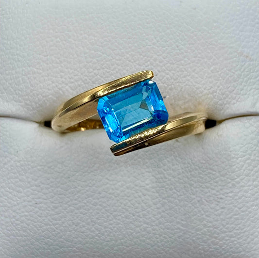 10K Gold Light Blue Topaz Ring