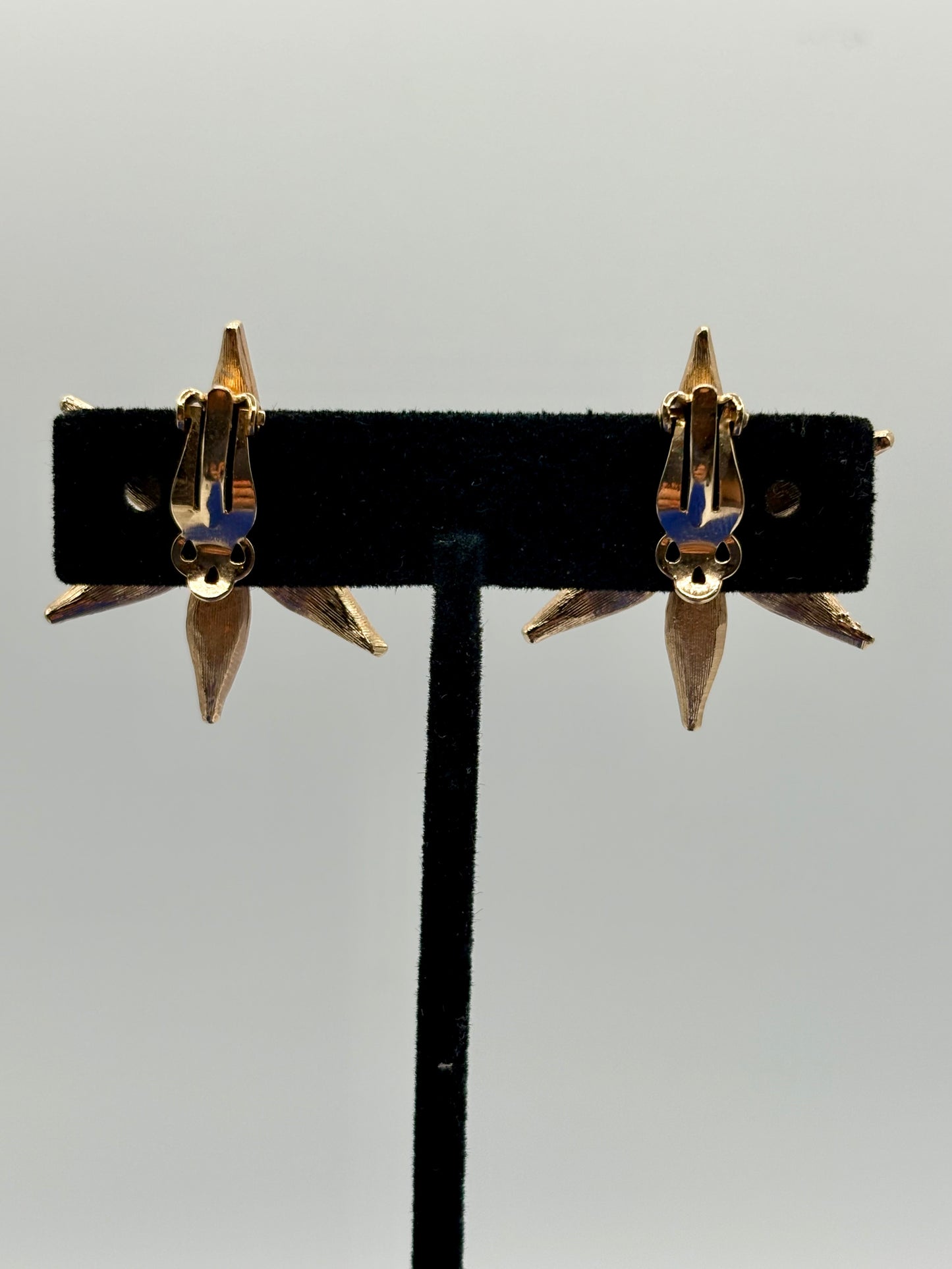 Vintage White Enamel Floral Gold Tone Clip Ons