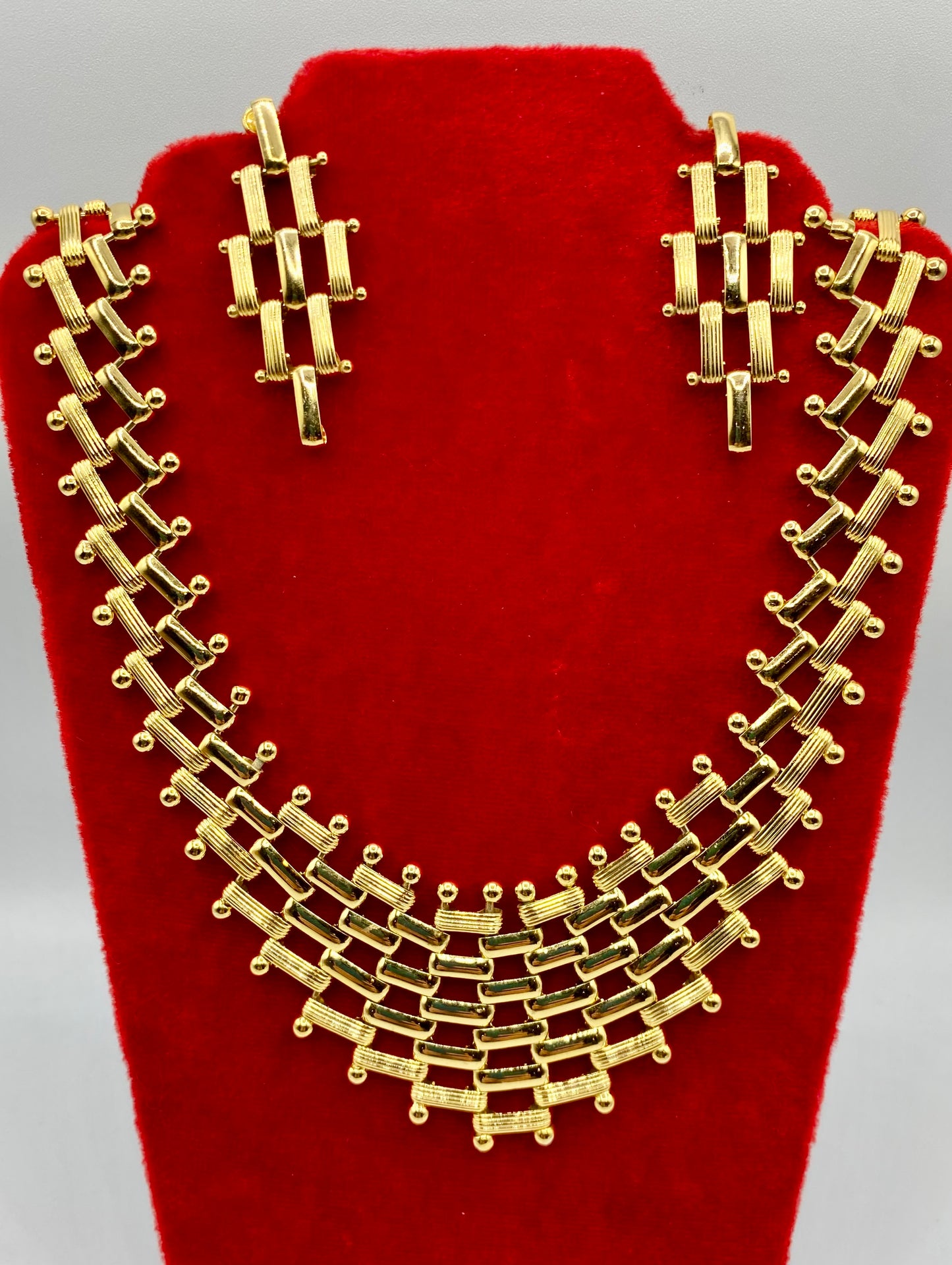 Vintage Gold Tone Jewelry Set