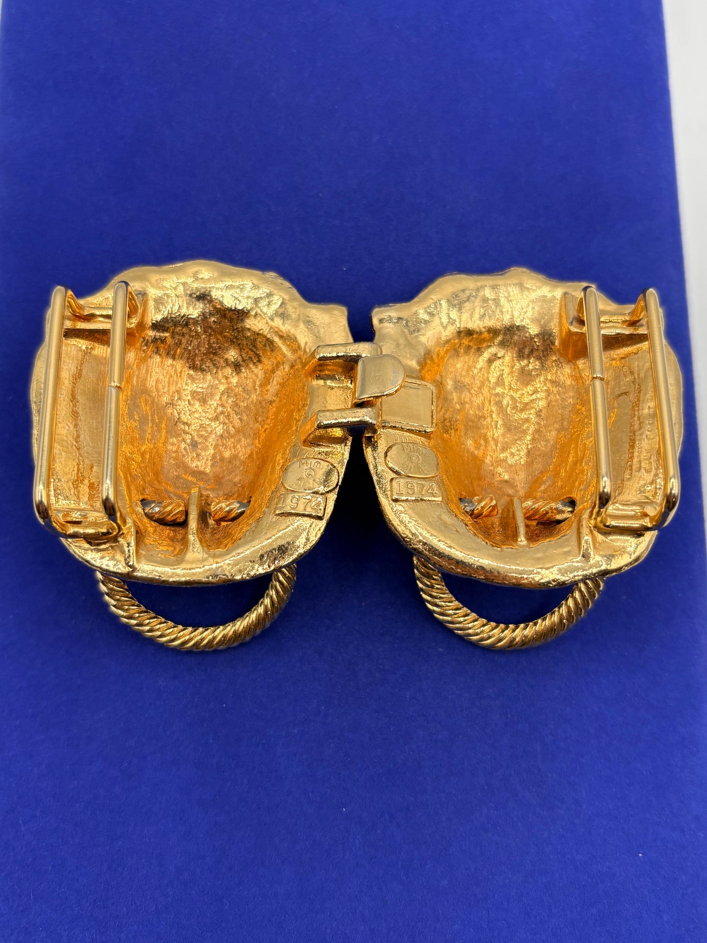 Vintage Mimi Din 1974 Gold Tone Lions Heads Door Knocker Belt Buckle