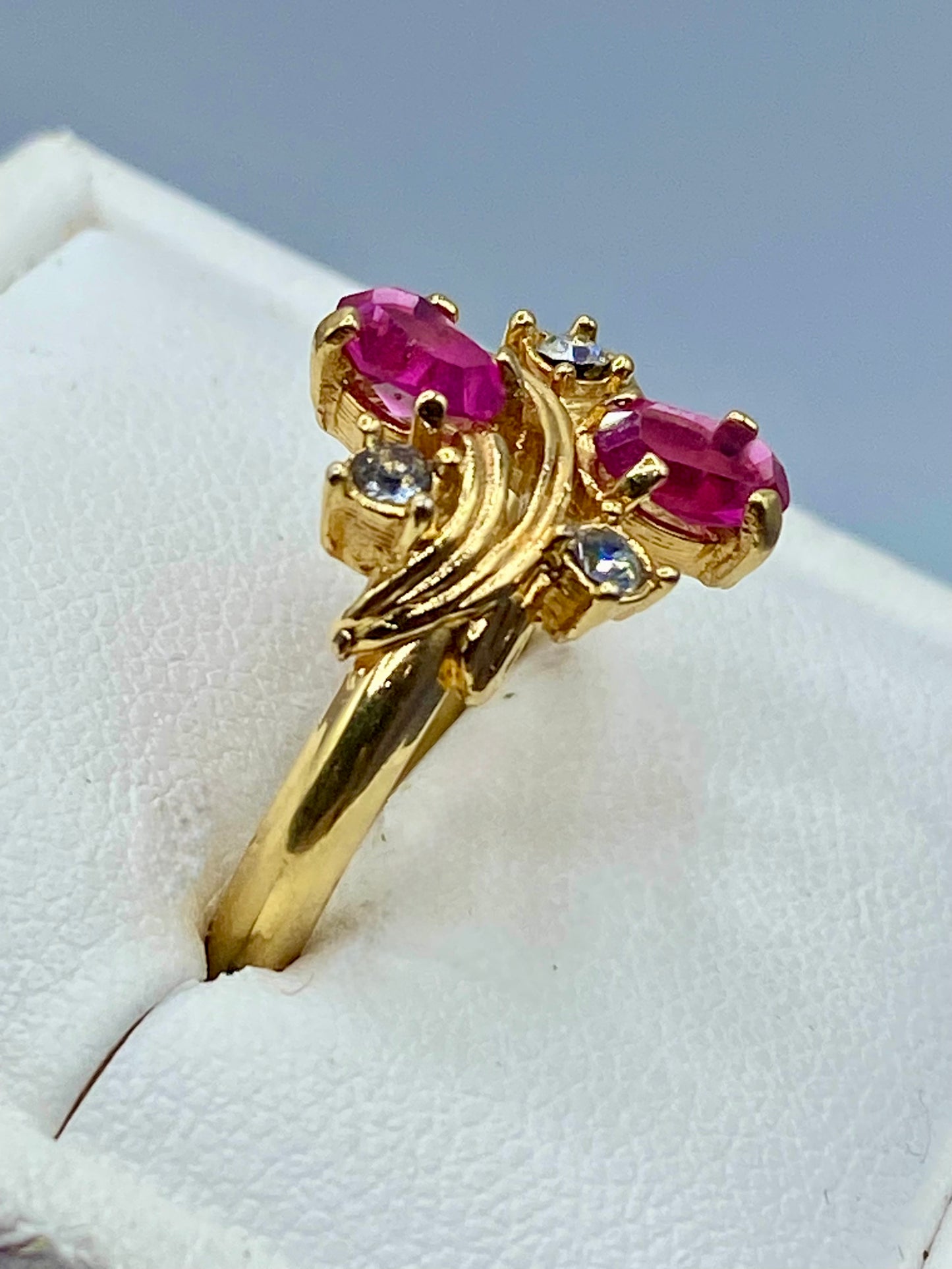Vintage Ruby Red Glass & Rhinestone Gold Tone Avon Ring
