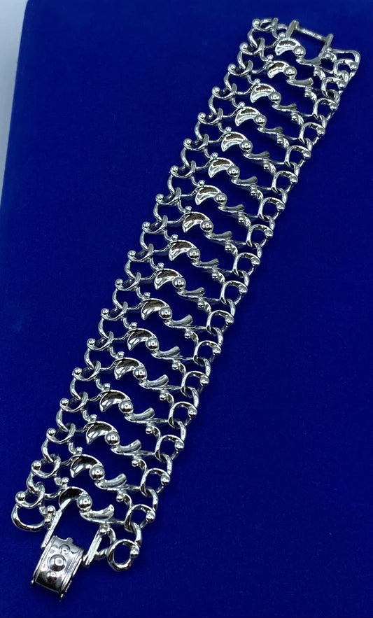 Vintage Sarah Coventry Silver Tone “Fancy Free” Bracelet