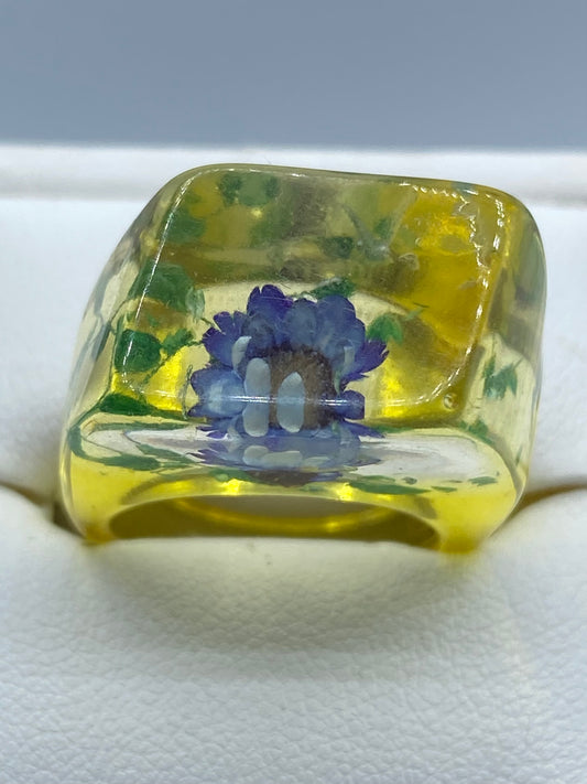 Vintage Lucite Floral Ring