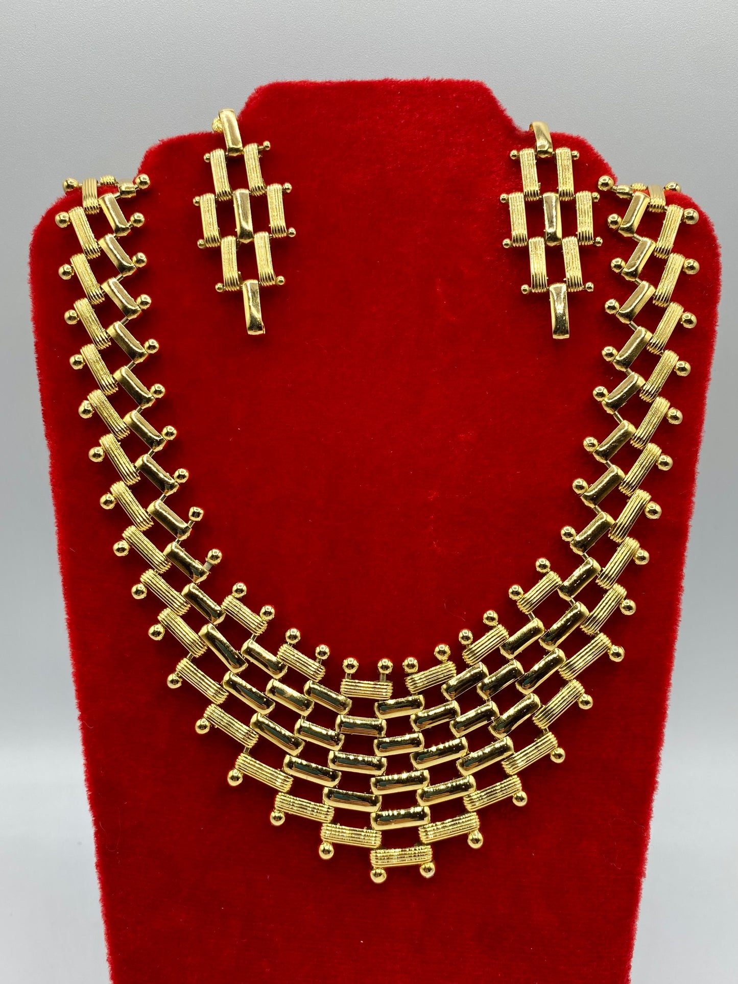 Vintage Gold Tone Jewelry Set