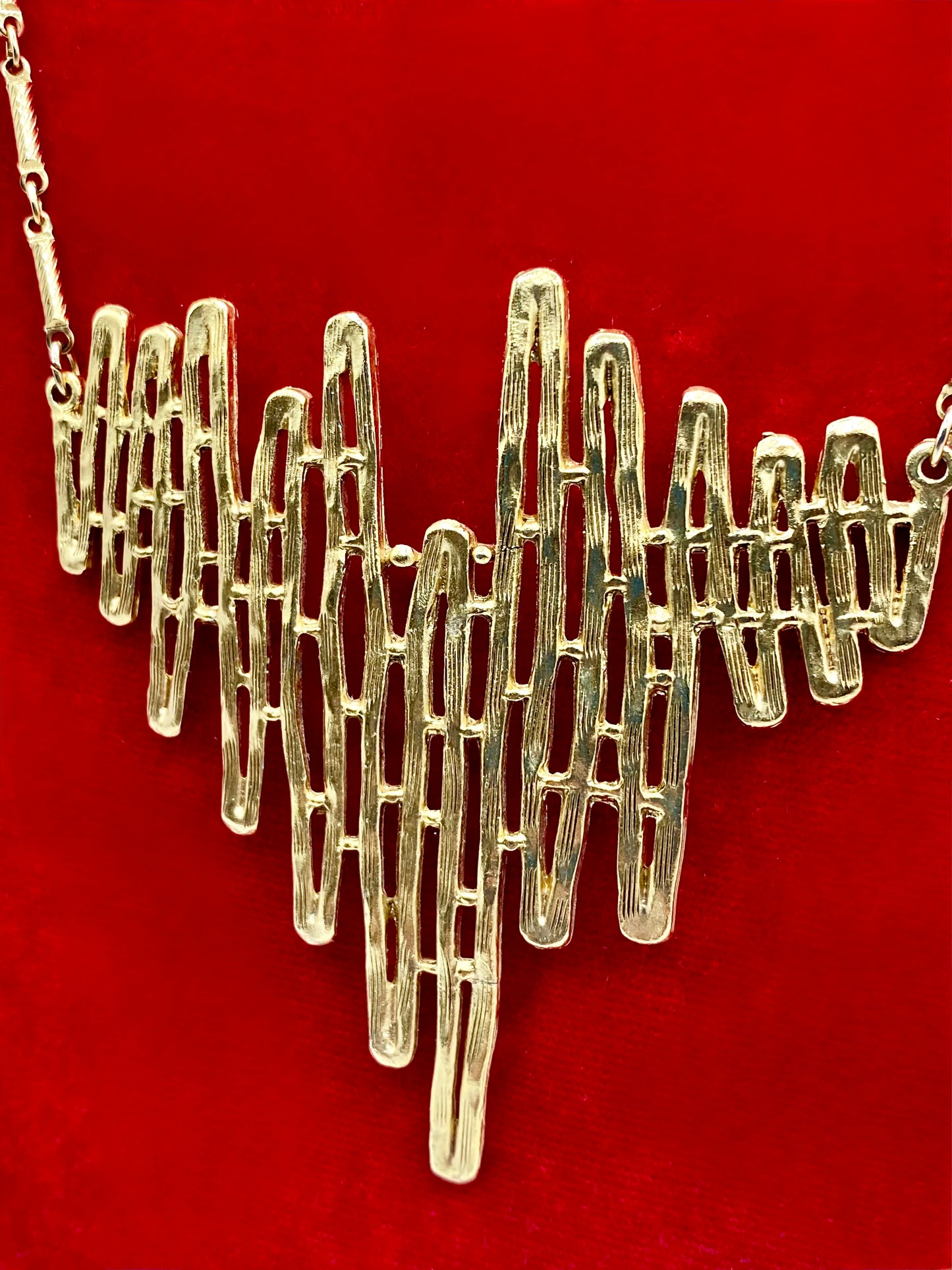 Vintage Celebrity NY Gold Tone Brutalist Necklace