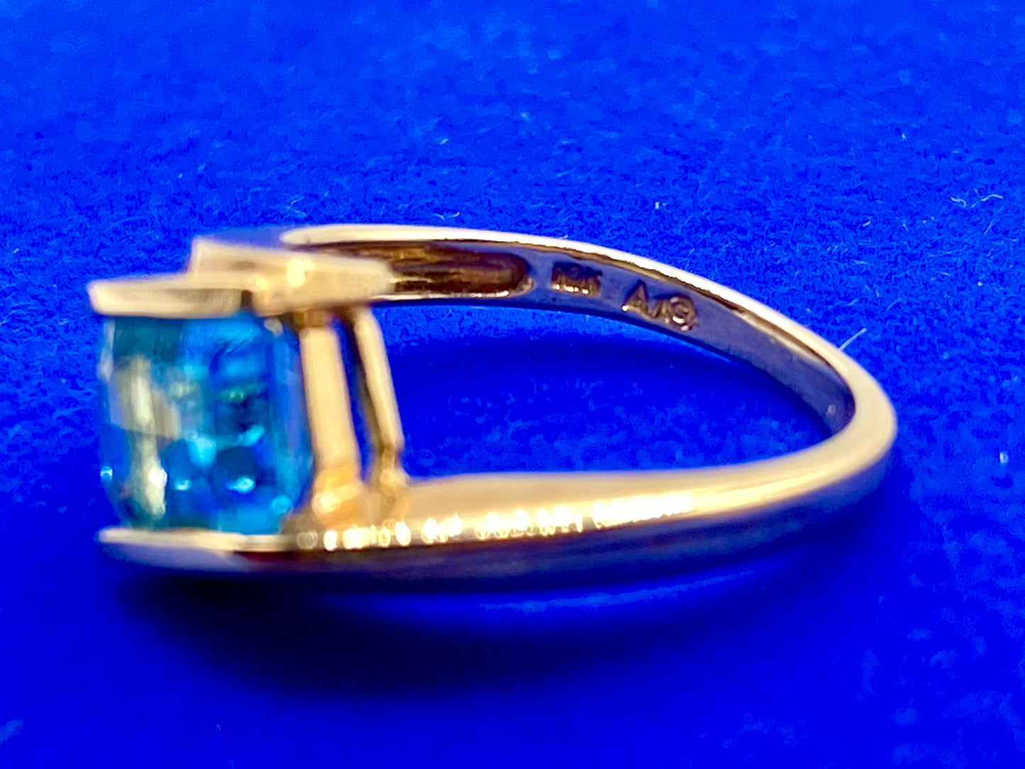 10K Gold Light Blue Topaz Ring