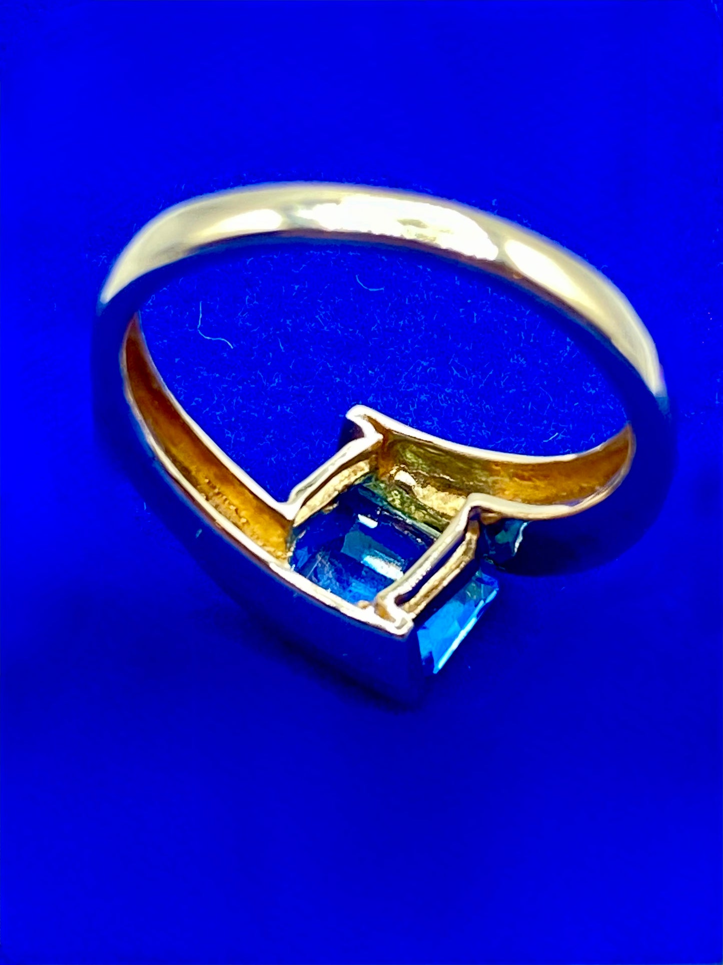 10K Gold Light Blue Topaz Ring