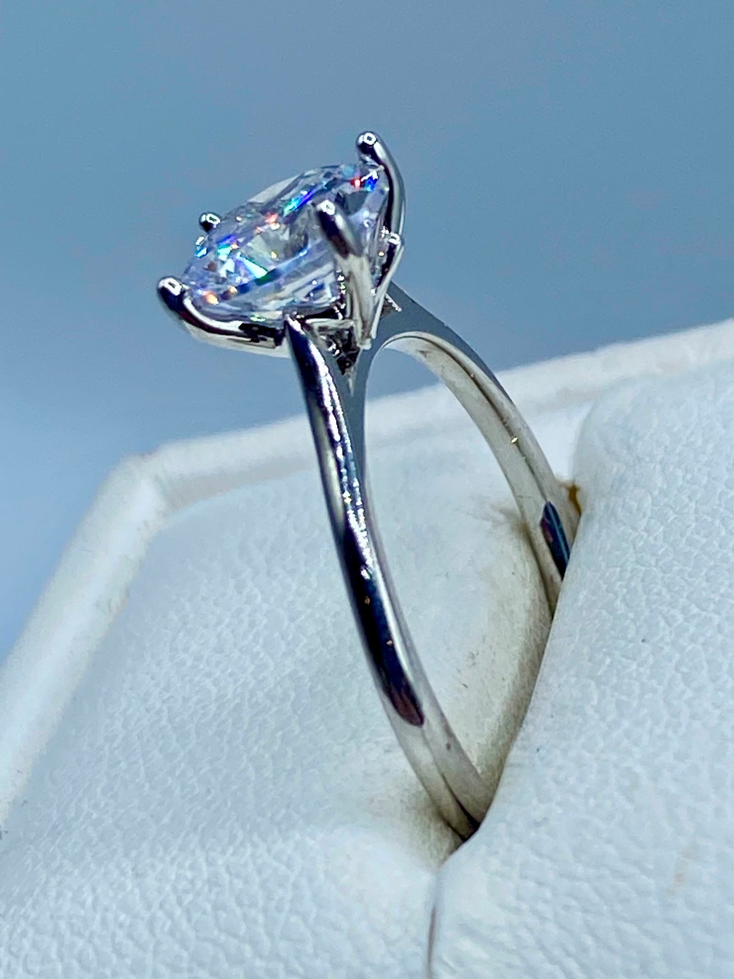 Silver Tone Glass Solitaire Style Ring