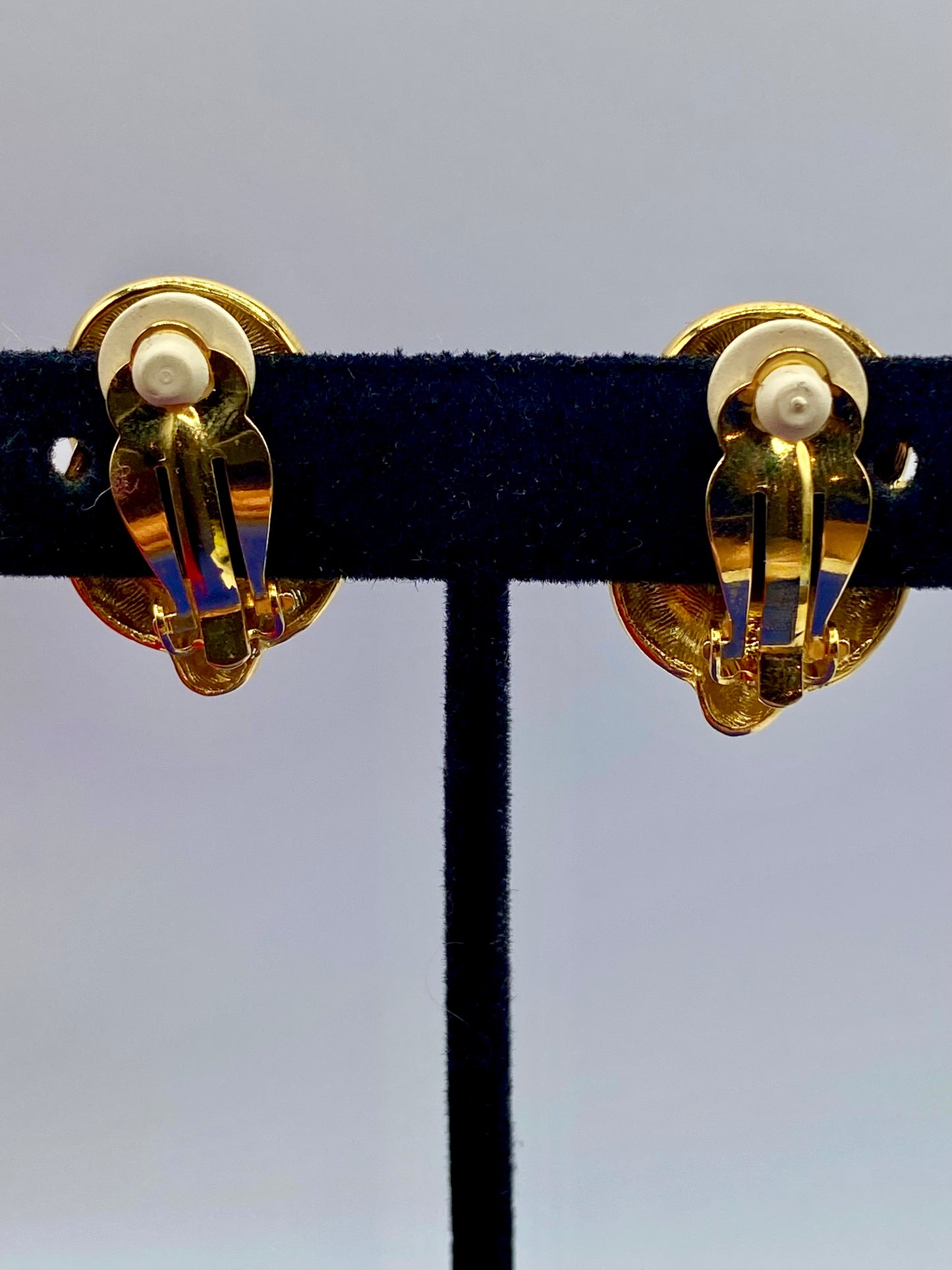 Unsigned Vintage Anne Klein Knot Clip Ons