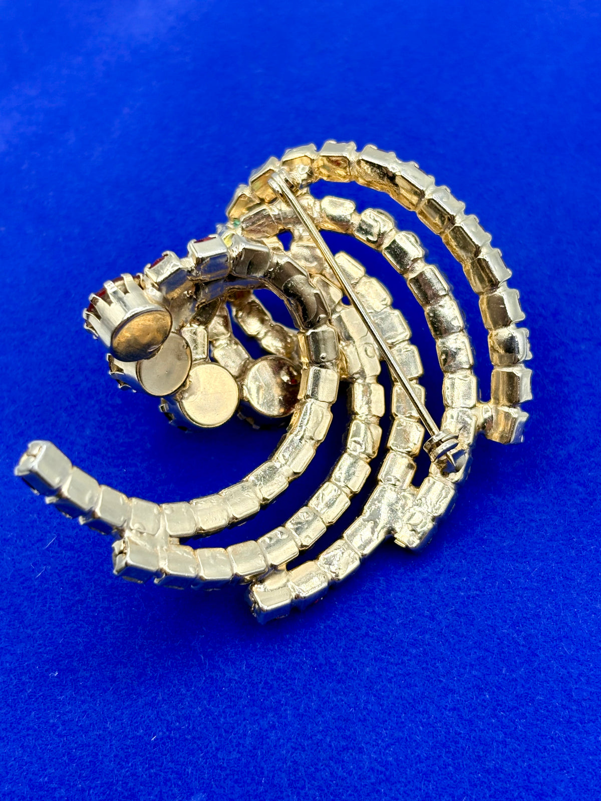 Vintage Layered Swirl Gold Tone Red & AB Rhinestone Brooch
