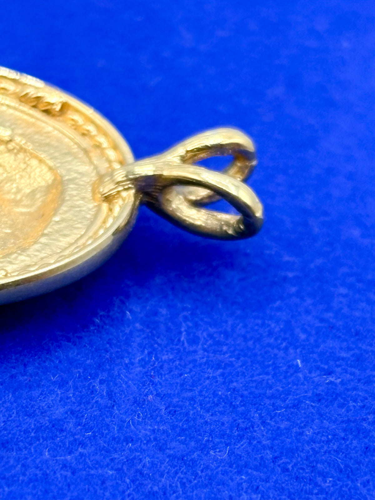 Gold Tone Cameo Pendant