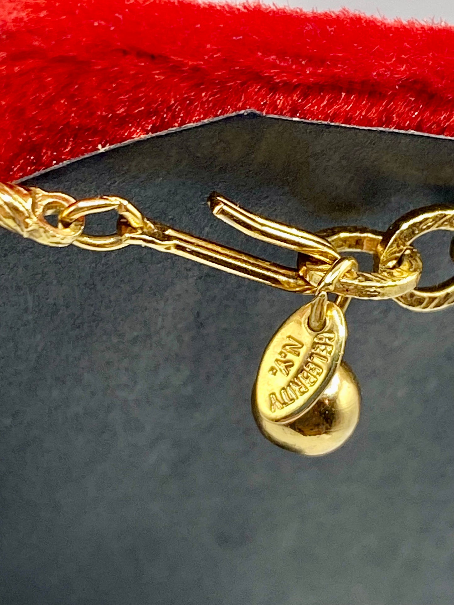 Vintage Celebrity NY Gold Tone Brutalist Necklace