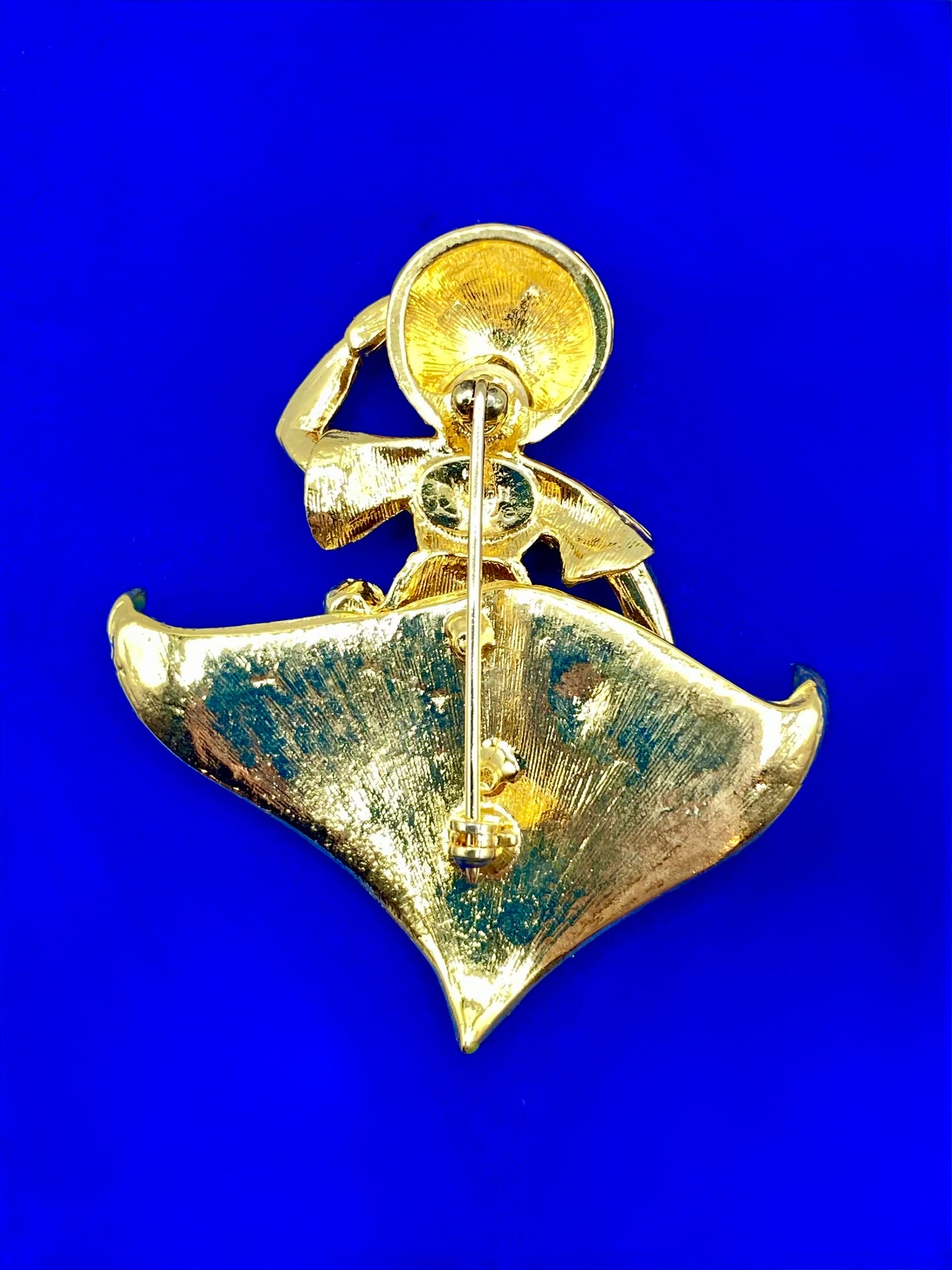 Joan Rivers Magic Flying Carpet Genie Brooch