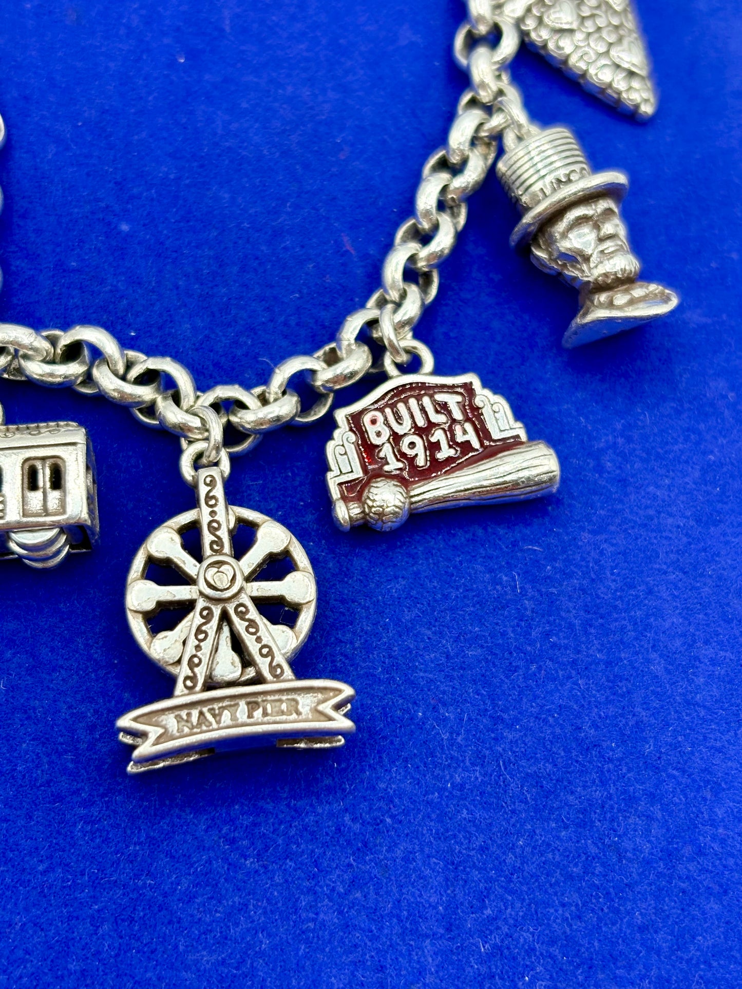 Silver Tone Brighton Illinois Themed Charm Bracelet