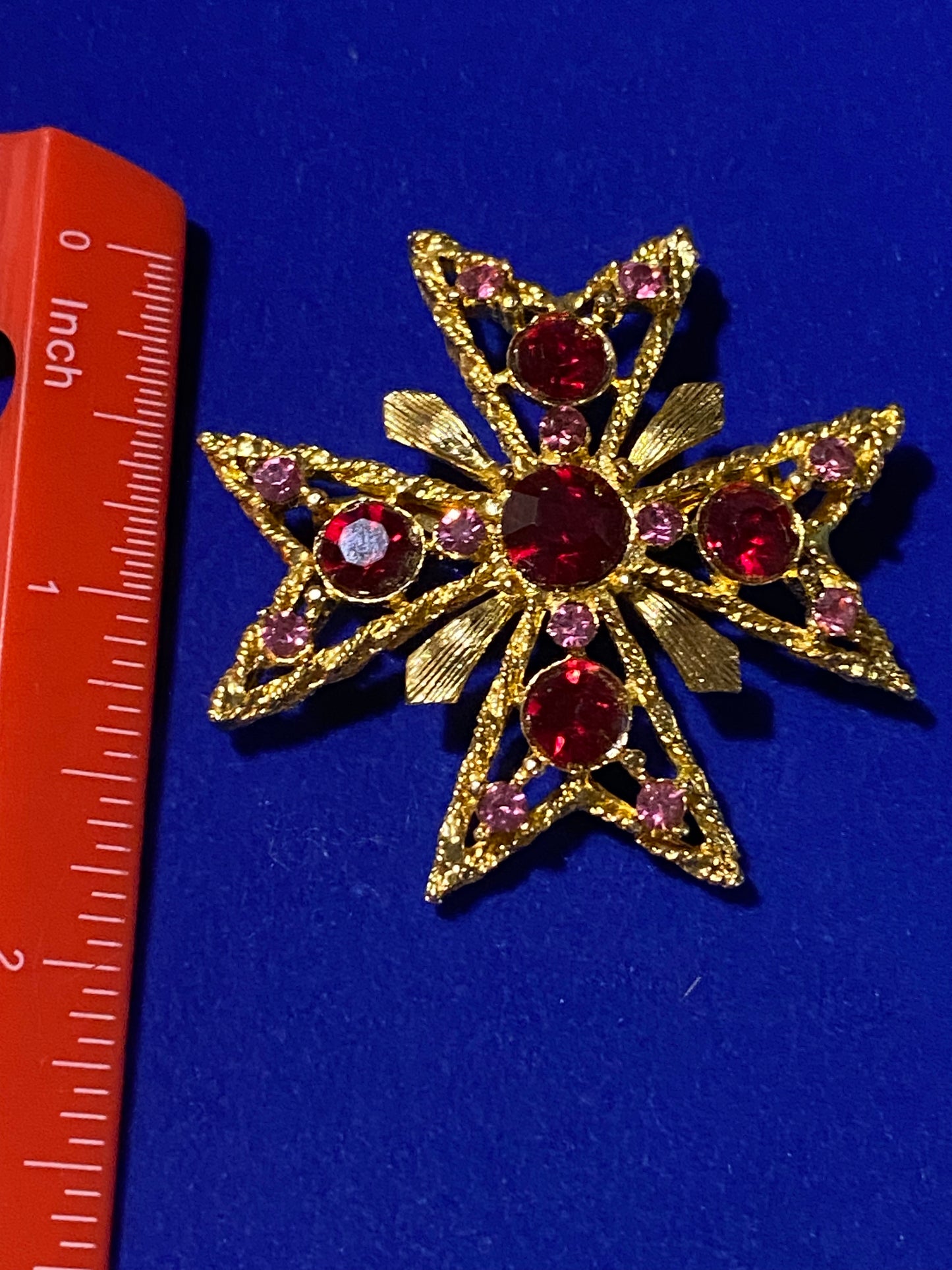 Vintage Weiss Rhinestone Cross Brooch