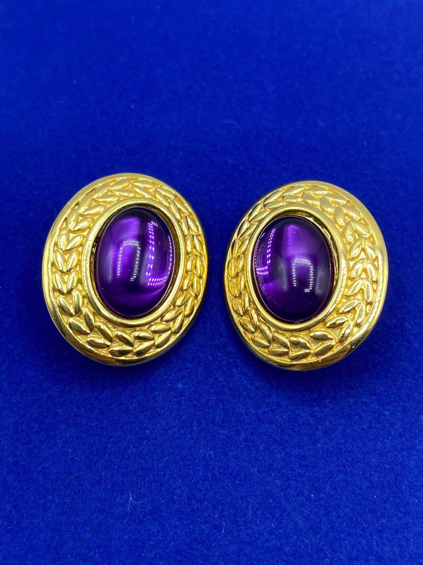 Vintage Trifari Gold Tone Cabochon Clips